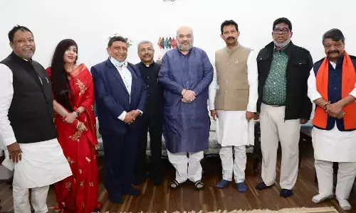 ममता को बड़ा झटका, राजीव बनर्जी समेत अन्य कई TMC नेता BJP में शामिल, गृहमंत्री अमित शाह से की मुलाकात ममता को बड़ा झटका, राजीव बनर्जी समेत अन्य कई TMC नेता BJP में शामिल, गृहमंत्री अमित शाह से की मुलाकात