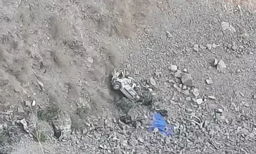 बदरीनाथ हाईवे पर हुआ दर्दनाक हादसा, 5 लोगों की मौत बदरीनाथ हाईवे पर हुआ दर्दनाक हादसा, 5 लोगों की मौत