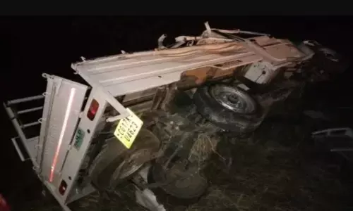 बस्तर में अनियंत्रित होकर पेड़ से टकराई पिकअप, 9 लोगों की मौत, 25 घायल बस्तर में अनियंत्रित होकर पेड़ से टकराई पिकअप, 9 लोगों की मौत, 25 घायल