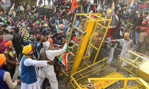 लालकिले पर तलवार लेकर हमला करने वाले आकाश को दिल्ली पुलिस ने किया गिरफ्तार लालकिले पर तलवार लेकर हमला करने वाले आकाश को दिल्ली पुलिस ने किया गिरफ्तार