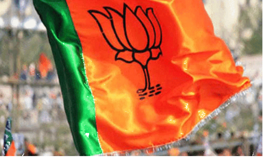 विधानसभा में बीजेपी MLA ने सैनिटाइजर पीकर की खुदकुशी की कोशिश, मचा हड़कंप विधानसभा में बीजेपी MLA ने सैनिटाइजर पीकर की खुदकुशी की कोशिश, मचा हड़कंप