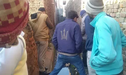 नाले में पड़ा मिला शव मचा हड़कंप नाले में पड़ा मिला शव मचा हड़कंप