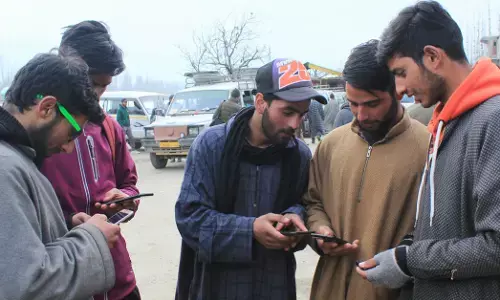 पूरे जम्मू-कश्मीर में डेढ़ साल बाद 4G इंटरनेट सेवा बहाल, उमर बोले- 4G मुबारक! पूरे जम्मू-कश्मीर में डेढ़ साल बाद 4G इंटरनेट सेवा बहाल, उमर बोले- 4G मुबारक!