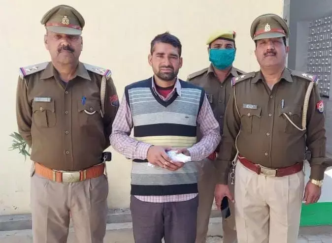 इटावा पुलिस ने प्रधान की हत्या की गुत्थी सुलझाई, आरोपी किया गिरफ्तार