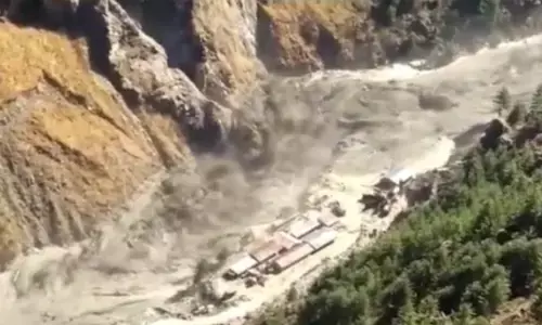 उत्तराखंड के चमोली जिले में ग्लेशियर टूटने से हुई भीषण त्रासदी, 176 लोग लापता, 7 शव मिले