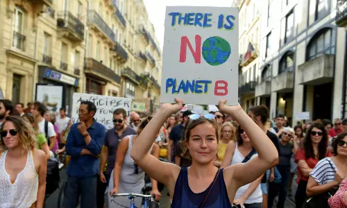 कोर्ट ने कहा फ़्रांस जलवायु परिवर्तन निष्क्रियता का दोषी, देना होगा मुआवज़ा कोर्ट ने कहा फ़्रांस जलवायु परिवर्तन निष्क्रियता का दोषी, देना होगा मुआवज़ा