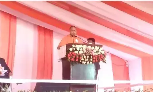 सीएम योगी ने एयर स्ट्रिप , रेलवे उपरिगामी सेतु, निर्माणाधीन एक्सप्रेस वे का किया निरीक्षण, जल्द निर्माण पूरा करने के दिए निर्देश