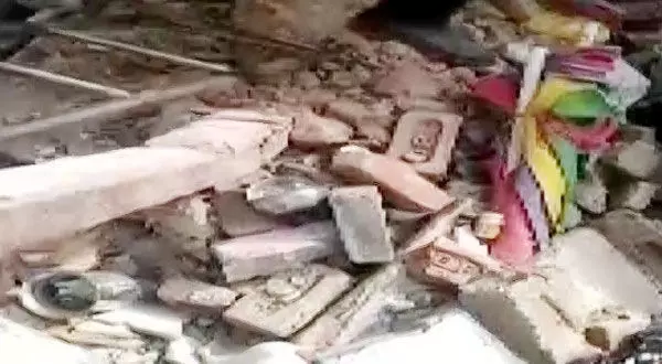 दिल्ली के सदर बाज़ार इलाके में भरभराकर गिरा मकान दिल्ली के सदर बाज़ार इलाके में भरभराकर गिरा मकान
