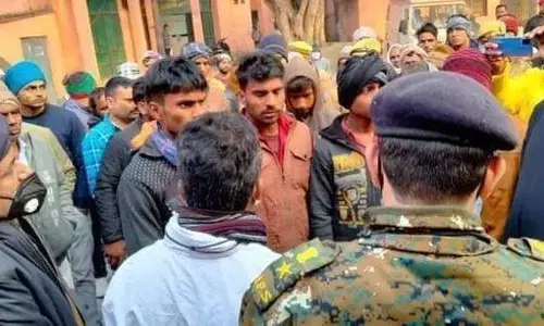 यूपी के जौनपुर में भीषण हादसा, दाह संस्कार से वापिस घर जा रहे 6 लोंगों की मौत 5 घायल यूपी के जौनपुर में भीषण हादसा, दाह संस्कार से वापिस घर जा रहे 6 लोंगों की मौत 5 घायल