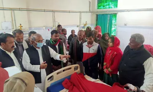 सड़क हादसा: घायलों का हालचाल जानने अस्पताल पहुंचे ललई यादव, बोले-सभी का अच्छे से हो उपचार सड़क हादसा: घायलों का हालचाल जानने अस्पताल पहुंचे ललई यादव, बोले-सभी का अच्छे से हो उपचार