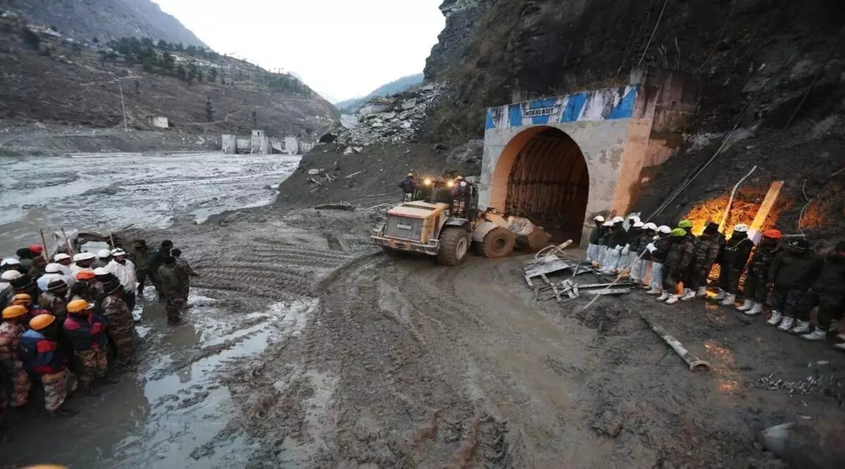 उत्तराखंड: ग्लेशियर की तबाही में अबतक 32 की मौत, सुरंग में फंसे लोगों को निकालने के लिए अब ड्रोन का हो रहा इस्तेमाल