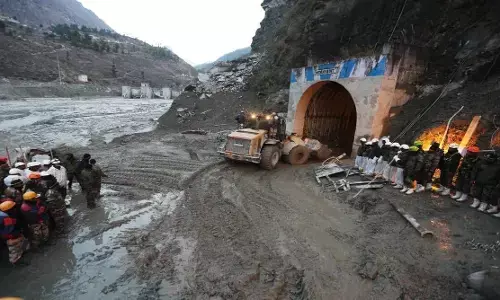 उत्तराखंड: ग्लेशियर की तबाही में अबतक 32 की मौत, सुरंग में फंसे लोगों को निकालने के लिए अब ड्रोन का हो रहा इस्तेमाल