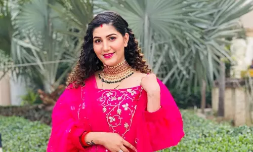 सपना चौधरी का वीडियो वायरल, BSP प्रत्याशी के लिए मांग रही है वोट सपना चौधरी का वीडियो वायरल, BSP प्रत्याशी के लिए मांग रही है वोट