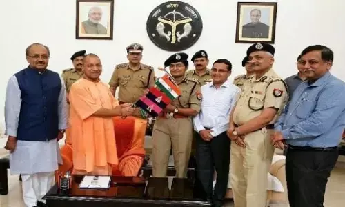 यूपी की आईपीएस अपर्णा संभाल रही टनल में रेस्क्यू ऑपरेशन की कमान यूपी की आईपीएस अपर्णा संभाल रही टनल में रेस्क्यू ऑपरेशन की कमान