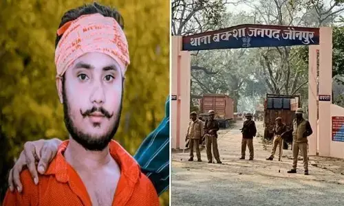 पुलिस कस्टडी में युवा किशन यादव की मौत के बाद पुलिस पर पथराव, इंस्पेक्टर और सिपाही घायल पुलिस कस्टडी में युवा किशन यादव की मौत के बाद पुलिस पर पथराव, इंस्पेक्टर और सिपाही घायल