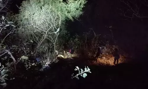 आंध्र प्रदेश में बड़ा हादसा, विशाखापत्तनम में टूरिस्ट बस घाटी में गिरी, आठ लोगों की मौत, कई घायल आंध्र प्रदेश में बड़ा हादसा, विशाखापत्तनम में टूरिस्ट बस घाटी में गिरी, आठ लोगों की मौत, कई घायल