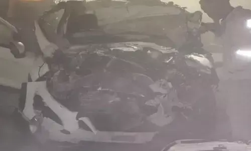 लखनऊ-आगरा एक्सप्रेस वे पर हादसा, तेज रफ्तार कार ने मारी ट्रक को टक्कर, 6 लोगों की मौत