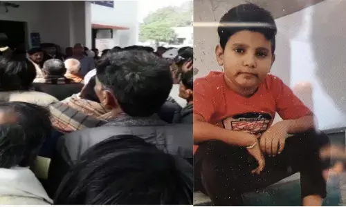नोएडा: घर के बाहर से चौथी क्लास का छात्र अचानक हुआ लापता, अपहरण की आशंका नोएडा: घर के बाहर से चौथी क्लास का छात्र अचानक हुआ लापता, अपहरण की आशंका