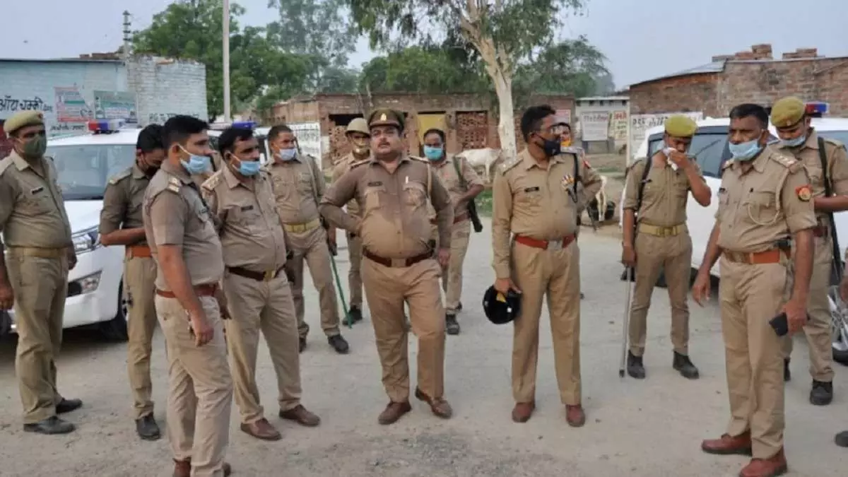 नोएडा में पीड़ित परिवार ने पुलिस से सुरक्षा मांगी, 7 दिनों पहले हुई थी ताबड़तोड़ फायरिंग