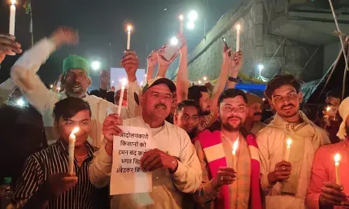 कैंडल मार्च निकाल पुलवामा मे शहीद हुए जवानों और किसानों को दी श्रद्धांजलि