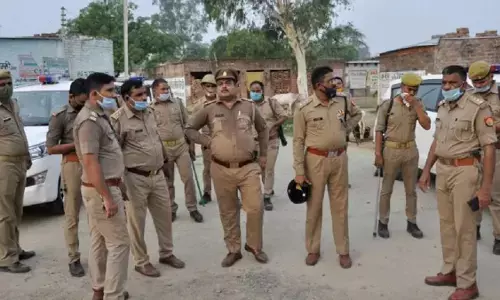 नोएडा में पीड़ित परिवार ने पुलिस से सुरक्षा मांगी, 7 दिनों पहले हुई थी ताबड़तोड़ फायरिंग