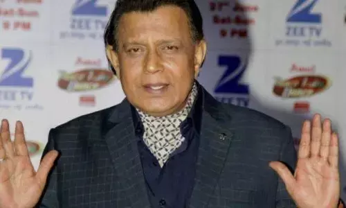 मिथुन चक्रवर्ती से मिलने उनके घर पहुंचे RSS प्रमुख मोहन भागवत, बंगाल में सियासी अटकलें तेज मिथुन चक्रवर्ती से मिलने उनके घर पहुंचे RSS प्रमुख मोहन भागवत, बंगाल में सियासी अटकलें तेज