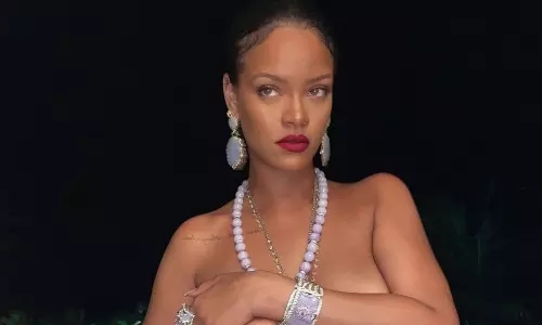 पॉप सिंगर रिहाना ने शेयर की अपनी टॉपलेस तस्वीर, गले में भगवान श्रीगणेश का पेंडेंट, सोशल मीडिया पर विवाद?