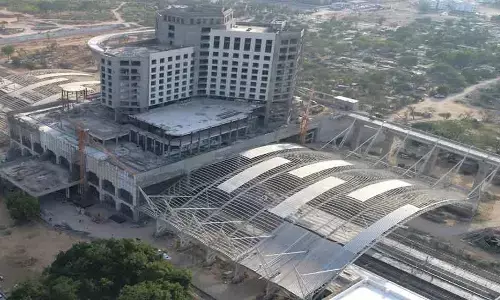 750 करोड़ रुपये में बना है गुजरात का यह Railway Station, जानिए क्या है ख़ास 750 करोड़ रुपये में बना है गुजरात का यह Railway Station, जानिए क्या है ख़ास