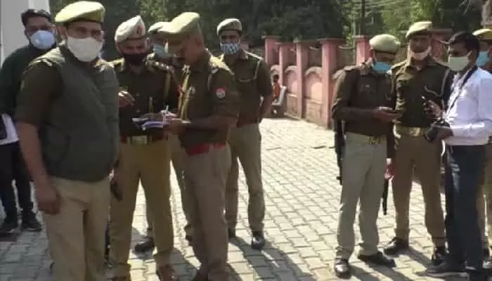 झांसी कॉलेज में फायरिंग: छात्र ने क्लास के भीतर छात्रा को मारी गोली फिर घर जाकर एक और छात्रा को मारी गोली झांसी कॉलेज में फायरिंग: छात्र ने क्लास के भीतर छात्रा को मारी गोली फिर घर जाकर एक और छात्रा को मारी गोली