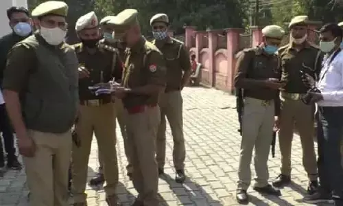 झांसी कॉलेज में फायरिंग: छात्र ने क्लास के भीतर छात्रा को मारी गोली फिर घर जाकर एक और छात्रा को मारी गोली झांसी कॉलेज में फायरिंग: छात्र ने क्लास के भीतर छात्रा को मारी गोली फिर घर जाकर एक और छात्रा को मारी गोली