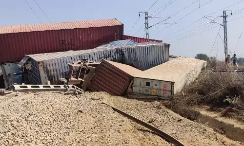 मुरादाबाद से माल लादकर चली मालगाड़ी हुई डिरेल, व्यापरियों का लाखों रूपये का नुकसान मुरादाबाद से माल लादकर चली मालगाड़ी हुई डिरेल, व्यापरियों का लाखों रूपये का नुकसान