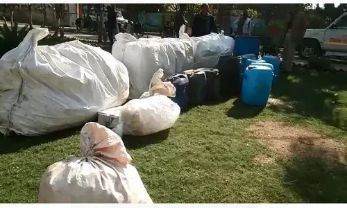 इटावा पुलिस ने पकड़ी लाखों की शराब इटावा पुलिस ने पकड़ी लाखों की शराब