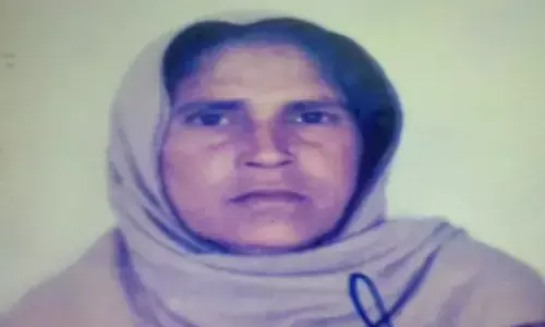 उत्तराखंड हादसा: बेटे की राह तकते-तकते पथराई मां की आंखें हुईं बंद उत्तराखंड हादसा: बेटे की राह तकते-तकते पथराई मां की आंखें हुईं बंद