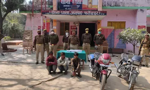 рддреАрди рд╢рд╛рддрд┐рд░ рдмрджрдорд╛рд╢ рдкреБрд▓рд┐рд╕ рдореБрдарднреЗреЬ рдореЗрдВ рдЧрд┐рд░рдлреНрддрд╛рд░ рддреАрди рд╢рд╛рддрд┐рд░ рдмрджрдорд╛рд╢ рдкреБрд▓рд┐рд╕ рдореБрдарднреЗреЬ рдореЗрдВ рдЧрд┐рд░рдлреНрддрд╛рд░