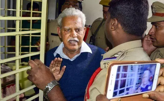 भीमा कोरेगांव मामले में आरोपी 81 वर्षीय वरवरा राव को बॉम्बे हाई कोर्ट ने दी छह महीने की जमानत