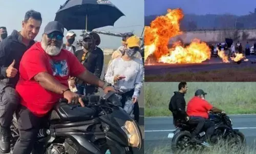 अलीगढ़ में जॉन अब्राहम अभिनीत फिल्म अटैक की शूटिंग देखने पहुंचे ग्रामीणों ने किया पथराव अलीगढ़ में जॉन अब्राहम अभिनीत फिल्म अटैक की शूटिंग देखने पहुंचे ग्रामीणों ने किया पथराव