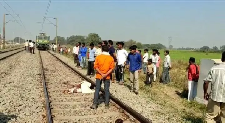 ट्रेन से कटकर युवक ने किया आत्महत्या