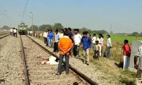 ट्रेन से कटकर युवक ने किया आत्महत्या ट्रेन से कटकर युवक ने किया आत्महत्या