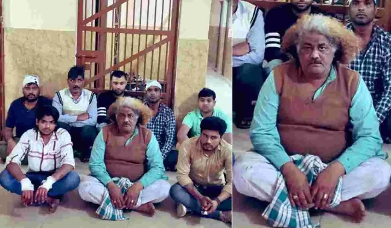 सोशल मीडिया की सनसनी बने आइंस्टीन चचा हरेंद्र ने दिया जवाब, आखिर क्यों रखते हैं ऐसा हेयरस्टाइल सोशल मीडिया की सनसनी बने आइंस्टीन चचा हरेंद्र ने दिया जवाब, आखिर क्यों रखते हैं ऐसा हेयरस्टाइल