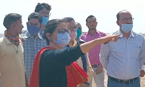 फतेहपुर : डीएम ने निर्माणाधीन यमुना पुल व खागा नाला निर्माण का निरीक्षण कर दिए निर्देश फतेहपुर : डीएम ने निर्माणाधीन यमुना पुल व खागा नाला निर्माण का निरीक्षण कर दिए निर्देश