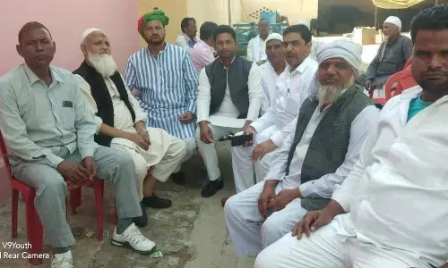 अलीगढ़ में भी घर घर जाकर समझा रहे किसानों किसान बिल की बात अलीगढ़ में भी घर घर जाकर समझा रहे किसानों किसान बिल की बात