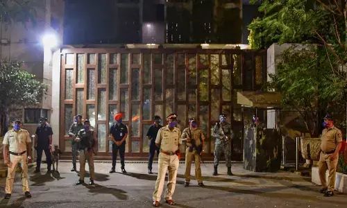 मुकेश अंबानी के एंटीलिया के बाहर विस्फोटक मामले में जैश-उल हिंद ने ली जिम्मेदारी, कहा- यह सिर्फ ट्रेलर है मुकेश अंबानी के एंटीलिया के बाहर विस्फोटक मामले में जैश-उल हिंद ने ली जिम्मेदारी, कहा- यह सिर्फ ट्रेलर है