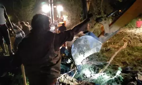 यूपी : कानपुर देहात में बड़ा सड़क हादसा, कोयले से भरा ट्राला पलटने से 6 मजदूरों की मौत, कई घायल