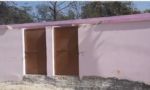 सुल्तानपुर में लाखों की लागत से बन रहे सामुदायिक शौचालय में अनियमितता हुई उजागर सुल्तानपुर में लाखों की लागत से बन रहे सामुदायिक शौचालय में अनियमितता हुई उजागर