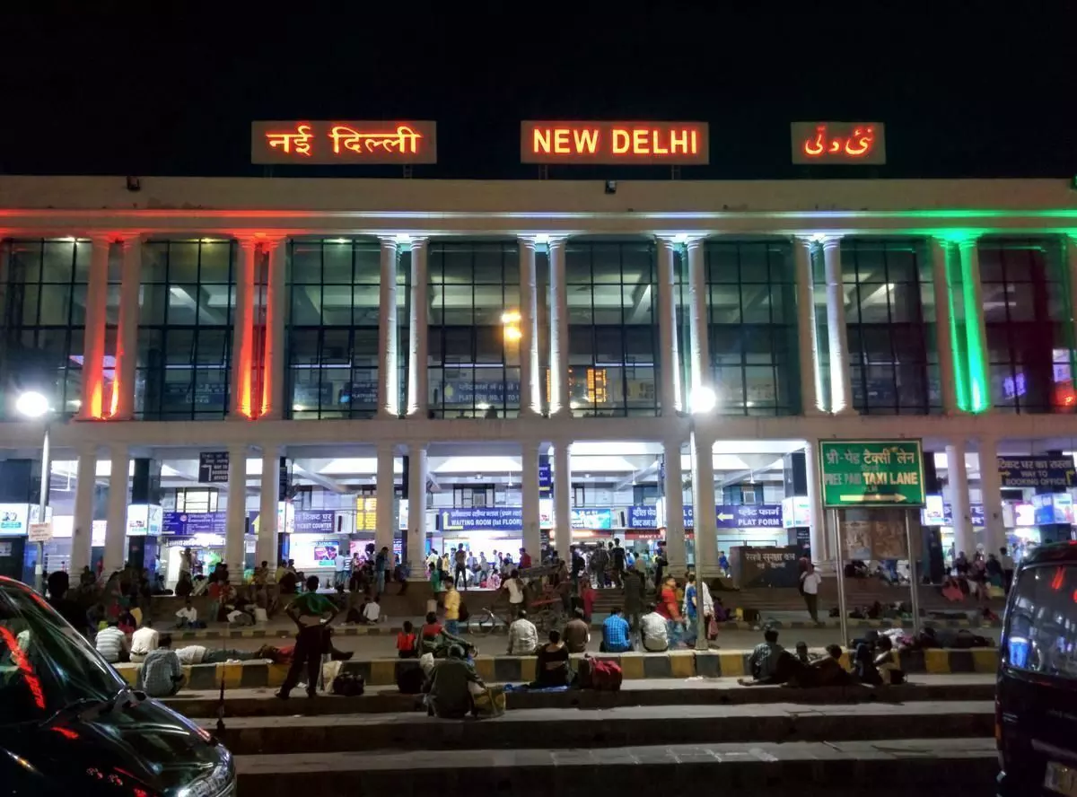 दिल्ली रेलवे स्टेशन पर प्लेटफॉर्म टिकट के लिए अब चुकाने होंगे 3 गुना दाम