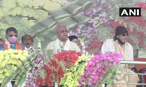 बंगाल चुनाव : पीएम मोदी के मंच पर पहुंचे मिथुन चक्रवर्ती