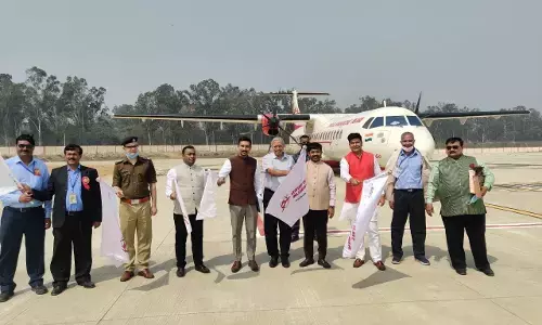 बरेली के लिए पहली उड़ान को झंडी दिखाई गई