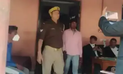 जौनपुर: 11 साल की बच्ची से रेप और हत्या के आरोपी को फांसी की सजा, सात महीने में कोर्ट ने सुनाया फैसला जौनपुर: 11 साल की बच्ची से रेप और हत्या के आरोपी को फांसी की सजा, सात महीने में कोर्ट ने सुनाया फैसला
