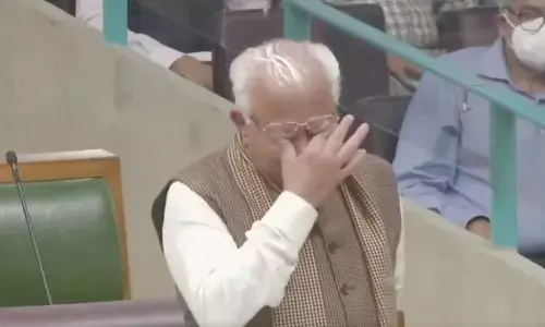 विधानसभा में रो पड़े मनोहर लाल खट्टर, बोले- सारी रात सो नहीं पाया
