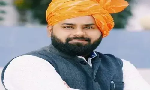 करनी सेना प्रमुख सूरजपाल अम्मू के बड़े बेटे की फंदे से लटकी मिली यूपी में लाश करनी सेना प्रमुख सूरजपाल अम्मू के बड़े बेटे की फंदे से लटकी मिली यूपी में लाश